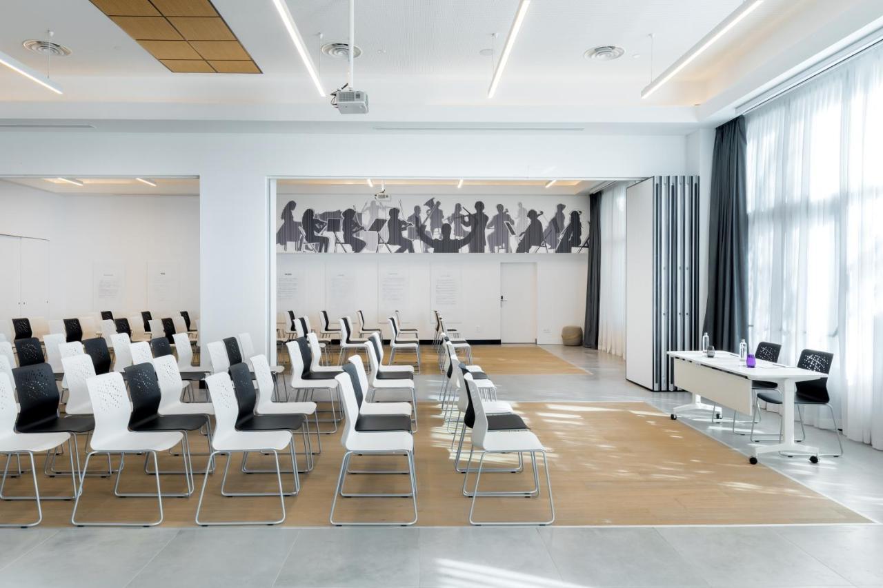 فندق بارثيللو إيماخينيه مدريد المظهر الخارجي الصورة The interior of the conference centre