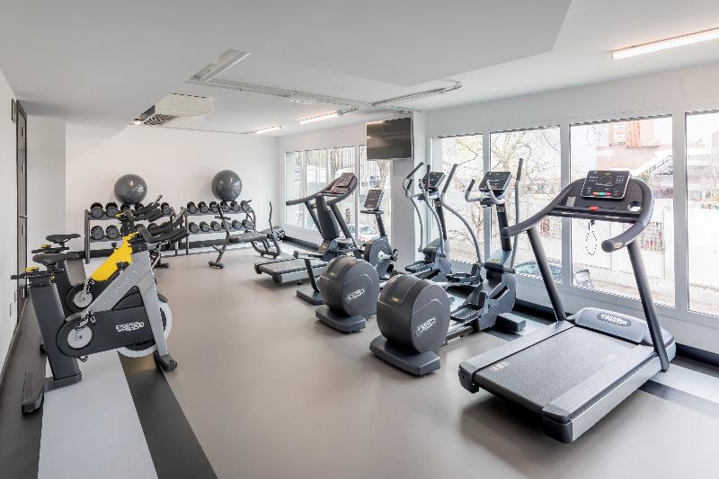 فندق بارثيللو إيماخينيه مدريد المظهر الخارجي الصورة The gym at the hotel